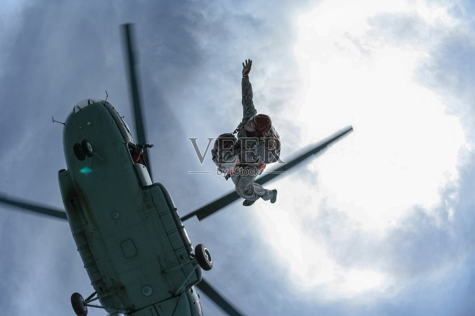 跳伞的照片。串联。照片摄影图片