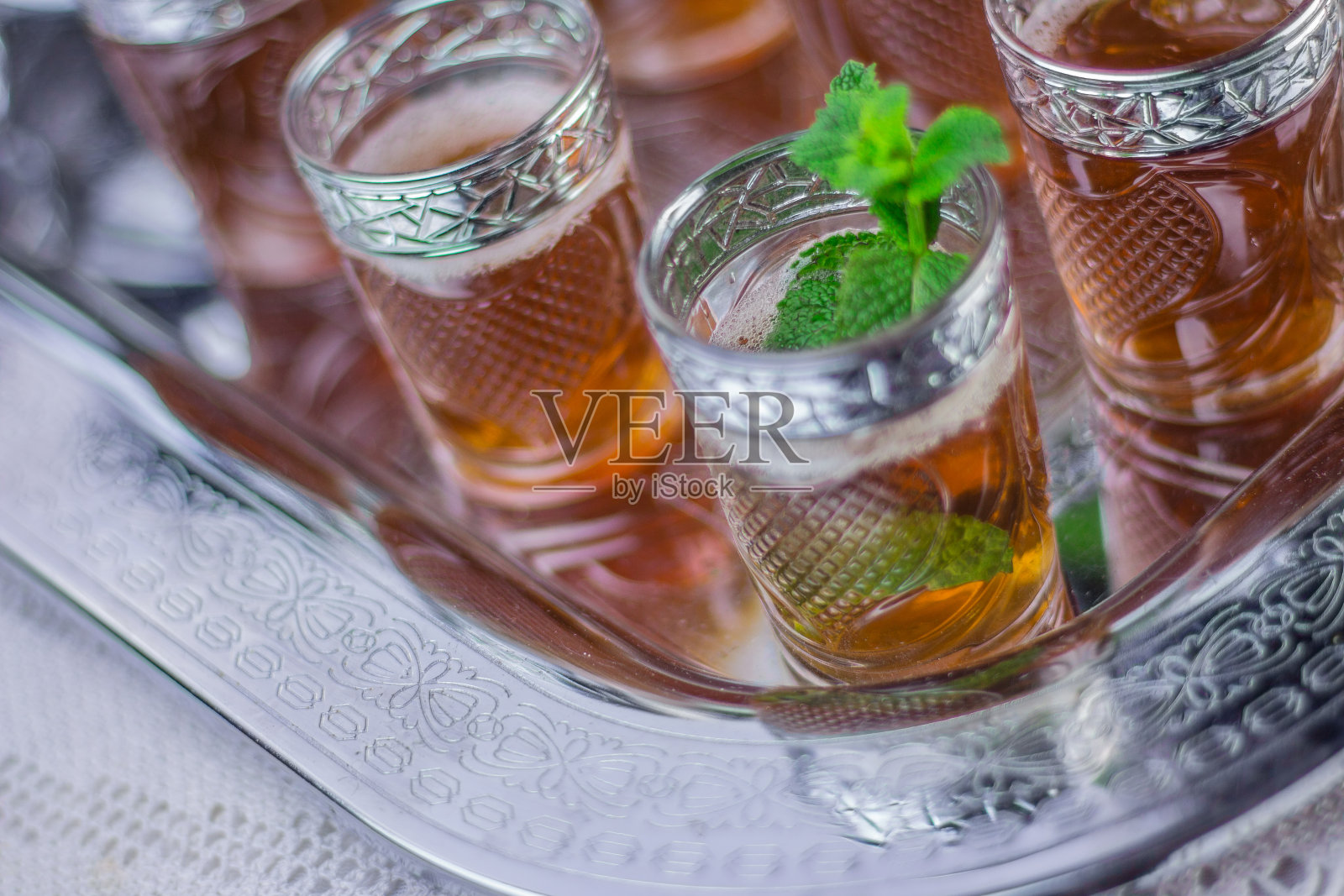 摩洛哥茶杯和饼干照片摄影图片