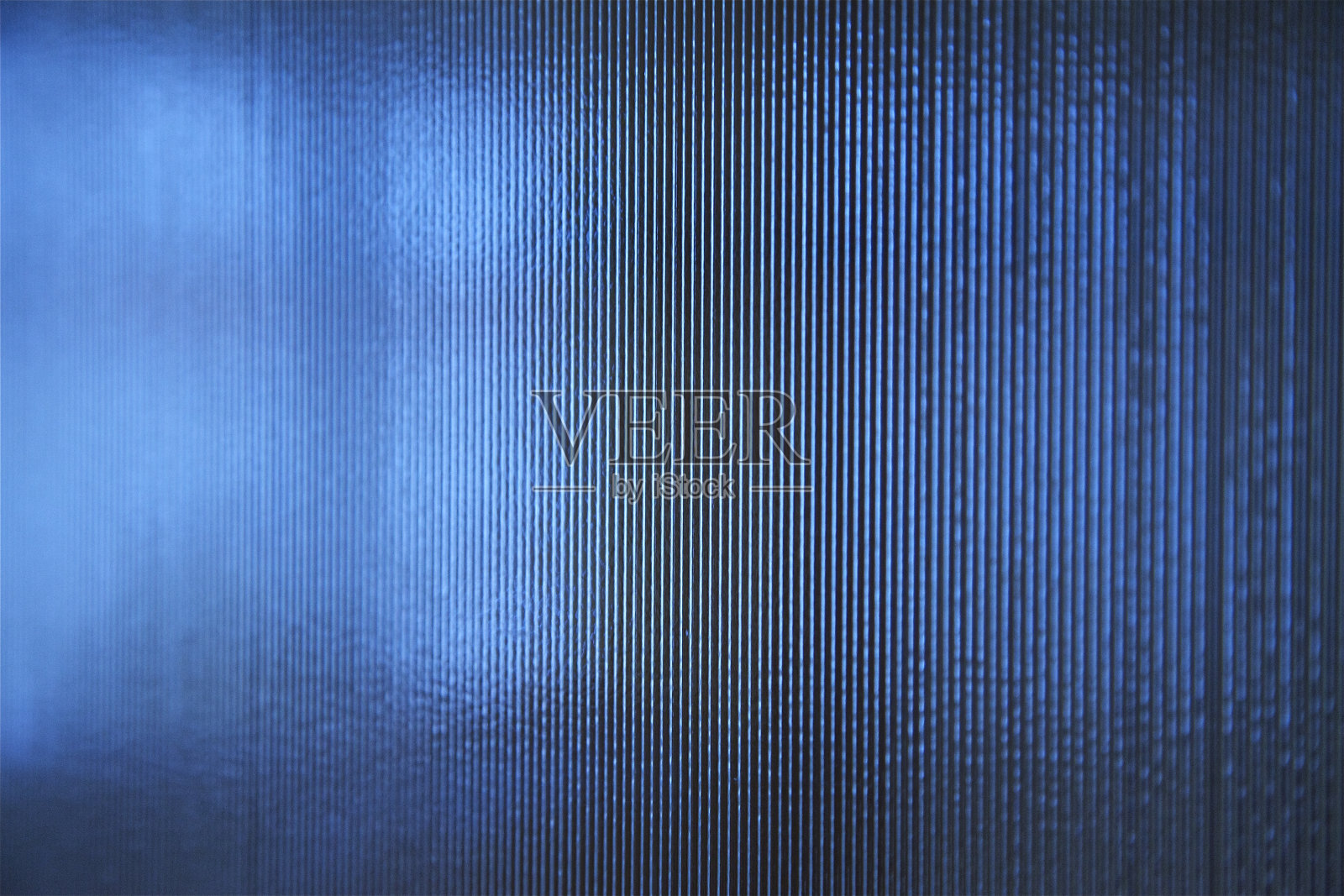 蓝色背景条纹纳米线半透明玻璃塑料平行蓝牙照片摄影图片