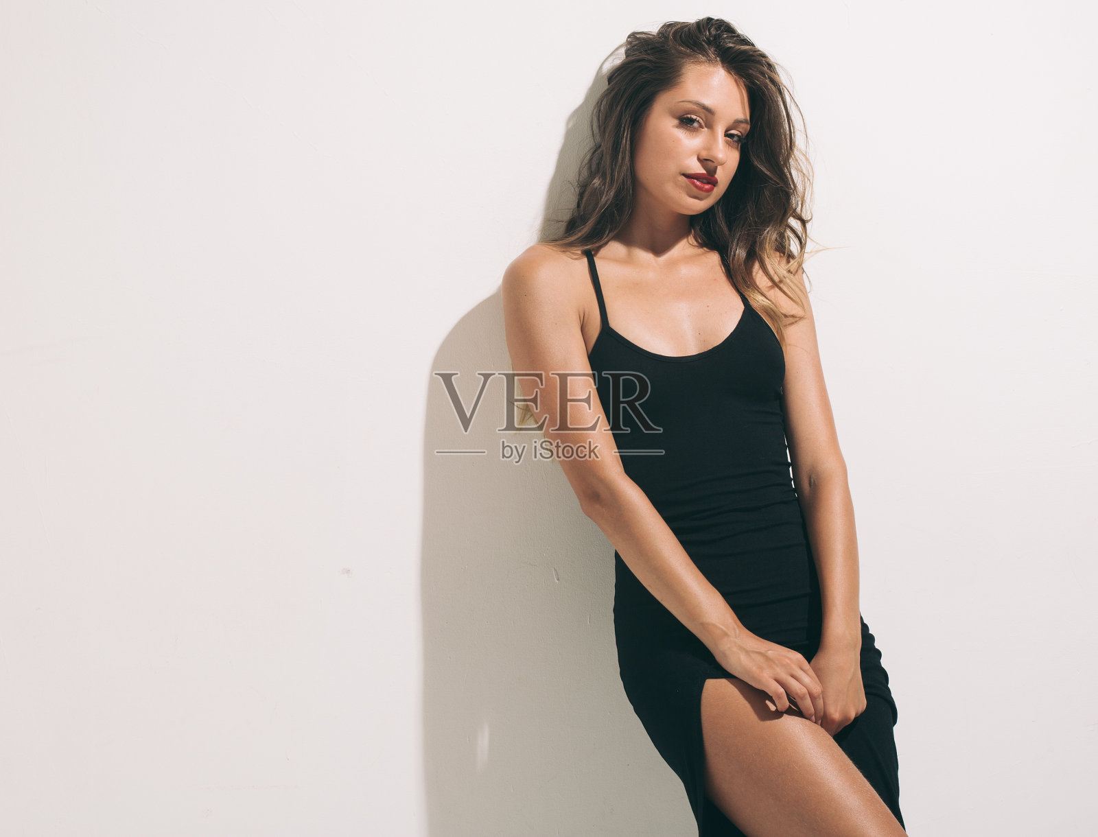 时尚女性肖像性感的黑色连衣裙照片摄影图片