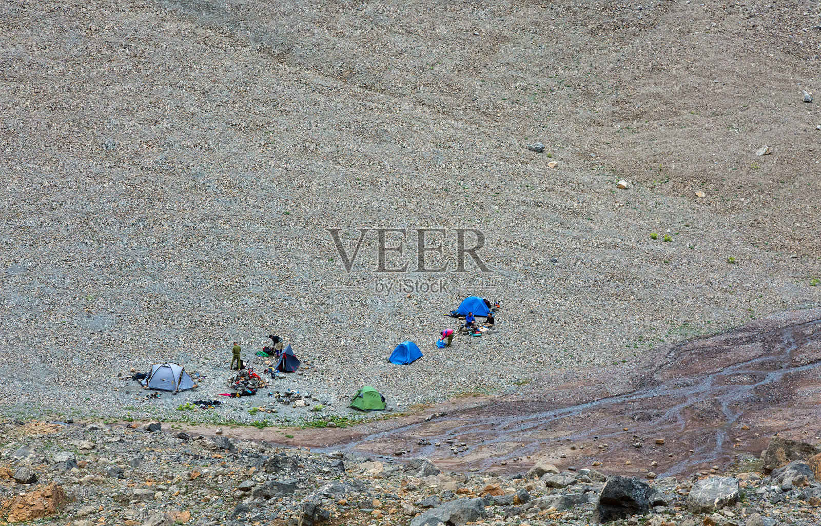 在岩碛上扎营照片摄影图片