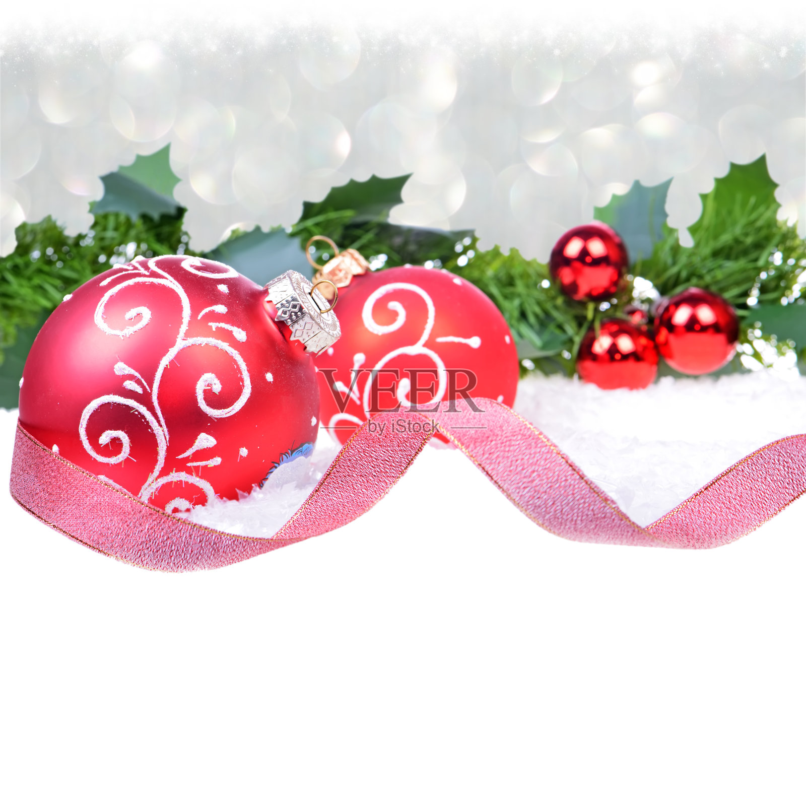 用红球装饰的圣诞装饰品照片摄影图片