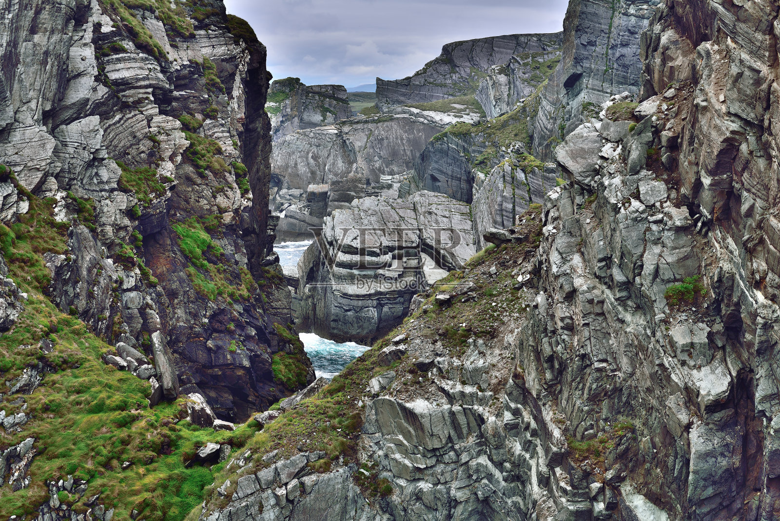 后桅角的悬崖，爱尔兰最西南的角。照片摄影图片