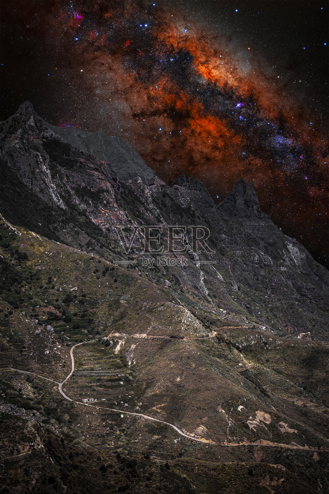 火山之上的银河照片摄影图片