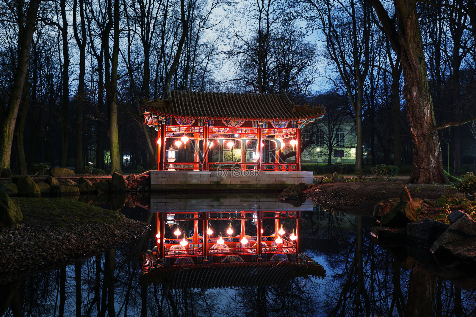 Lazienki公园的中国传统亭子照片摄影图片