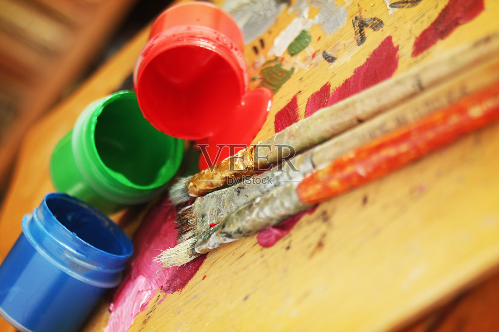 用画笔着色颜料照片摄影图片