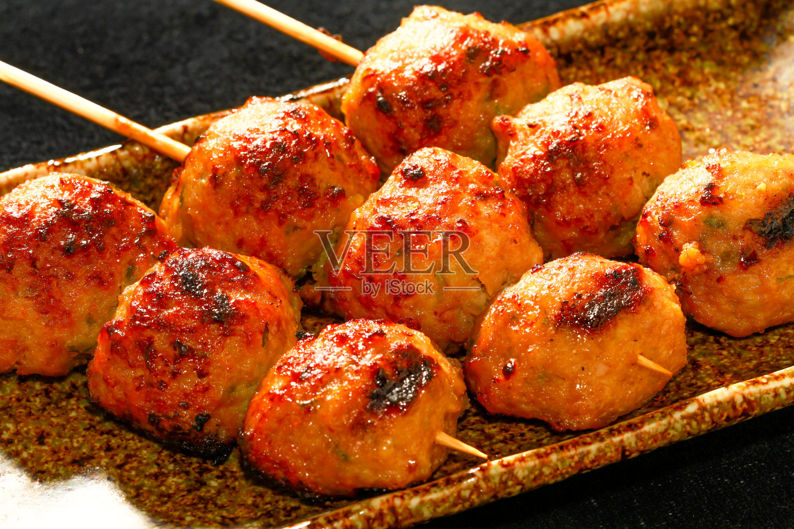 日本的烤鸡肉串照片摄影图片