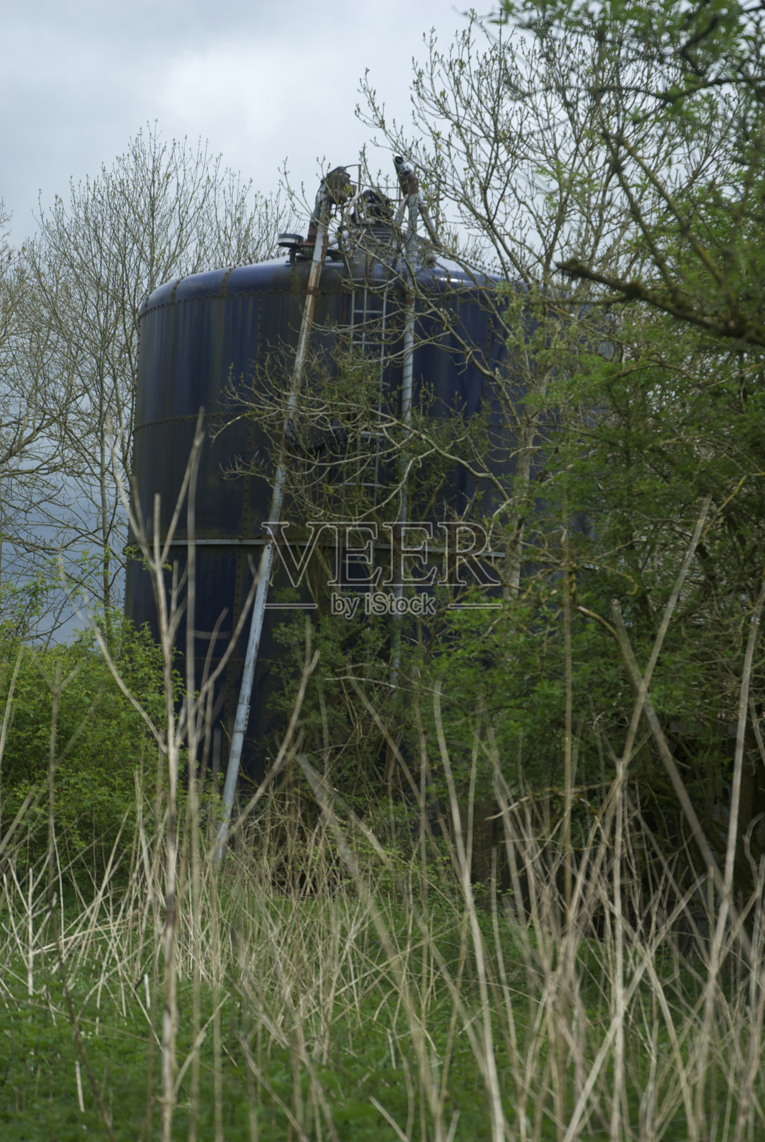 农村大型储罐照片摄影图片