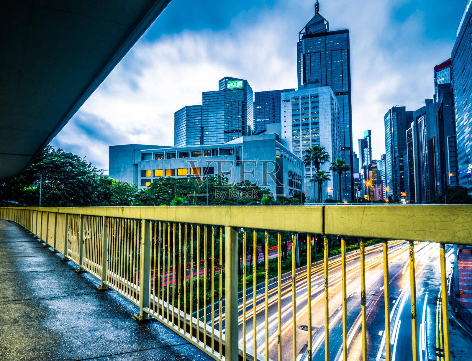 香港市中心的灯光小径照片摄影图片