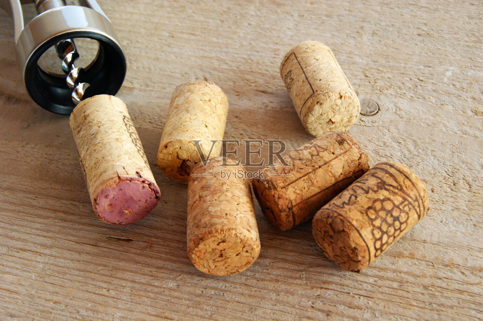 木背景上的软木塞酒特写镜头照片摄影图片