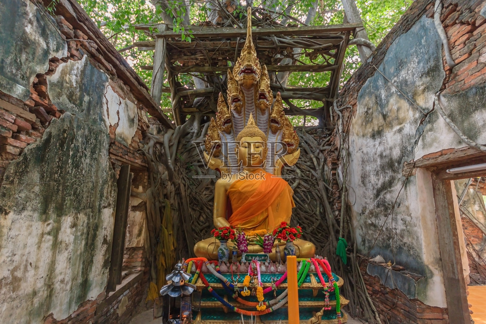 古庙的人，Wat Sang Kra Tai照片摄影图片