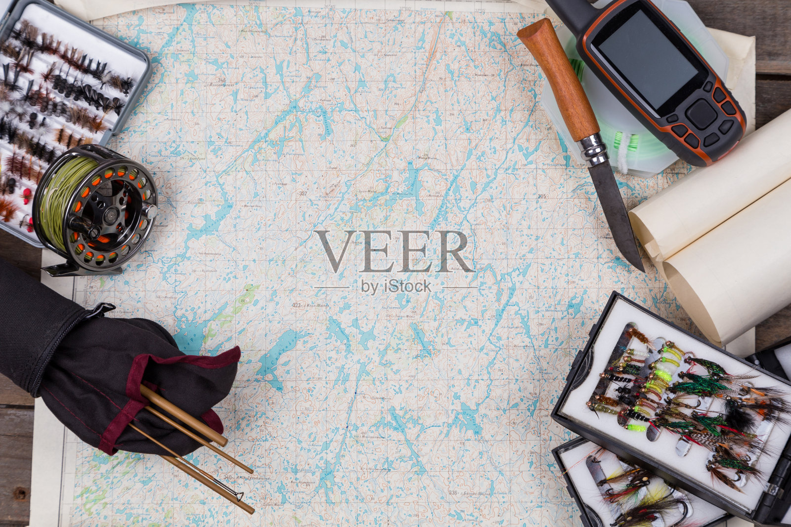 蝇钓钓具在纸地图的背景照片摄影图片