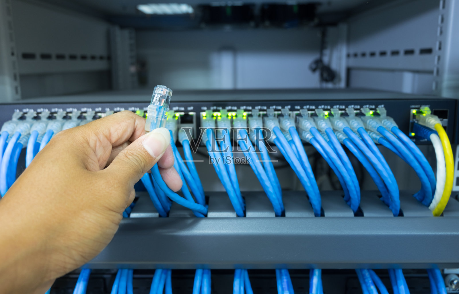 网络电缆连接照片摄影图片