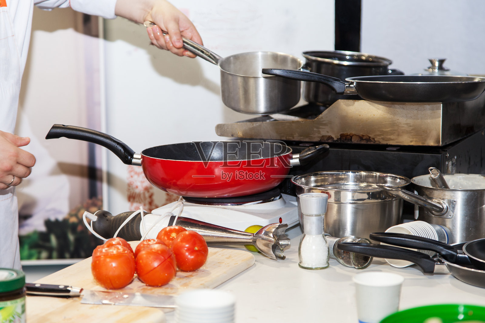 厨师准备餐点照片摄影图片