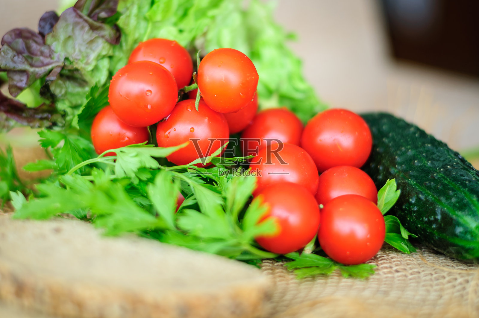 圣女果，欧芹和黄瓜照片摄影图片