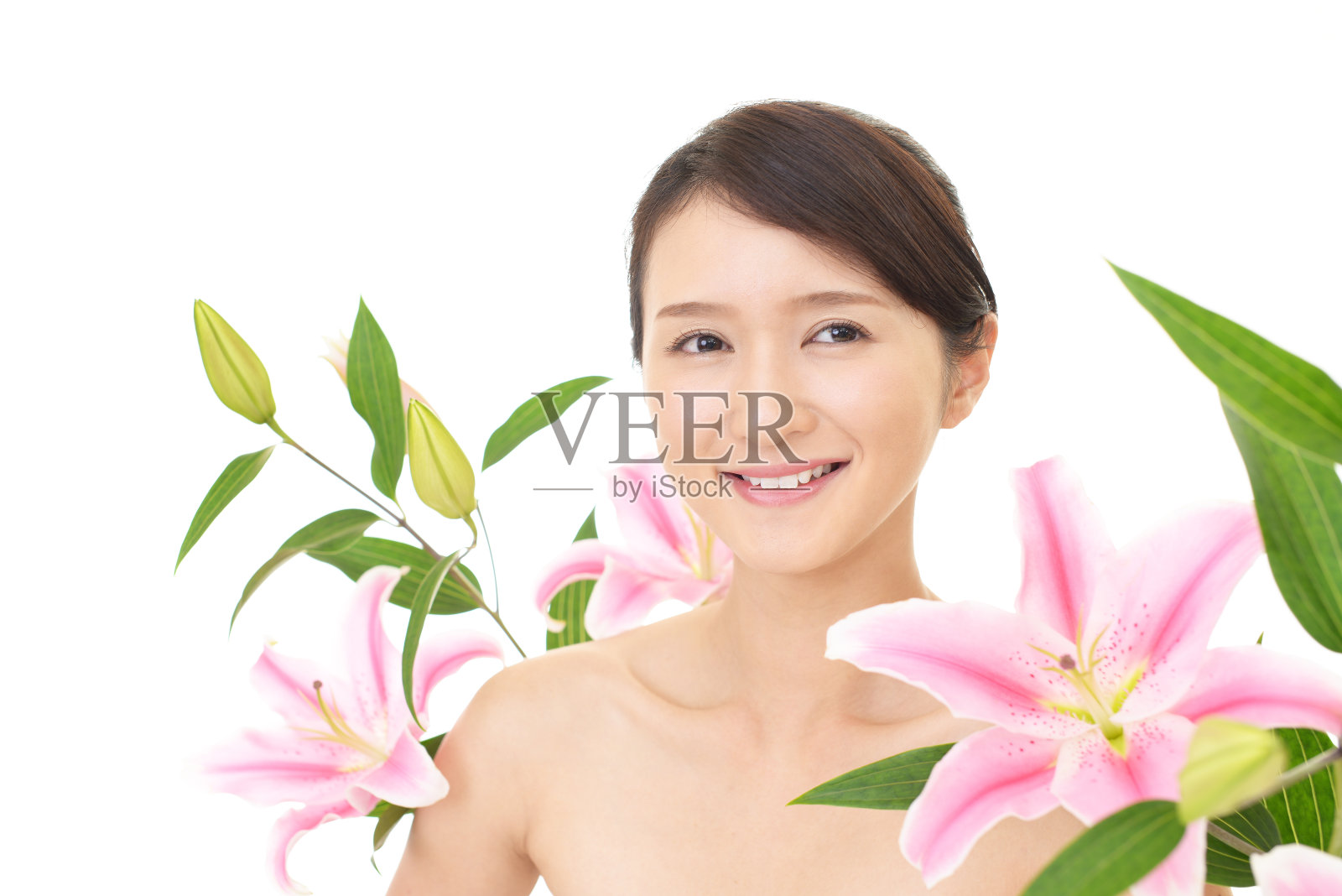 美丽的年轻女子微笑着照片摄影图片