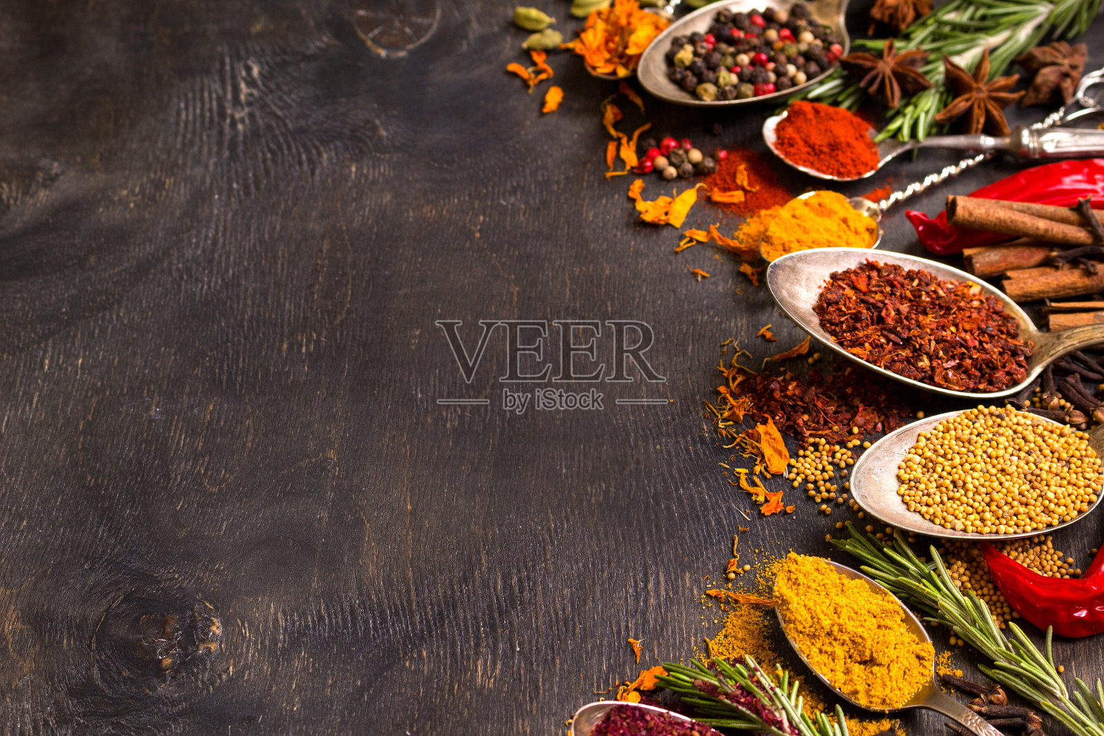 套装各种芳香多彩的香料照片摄影图片