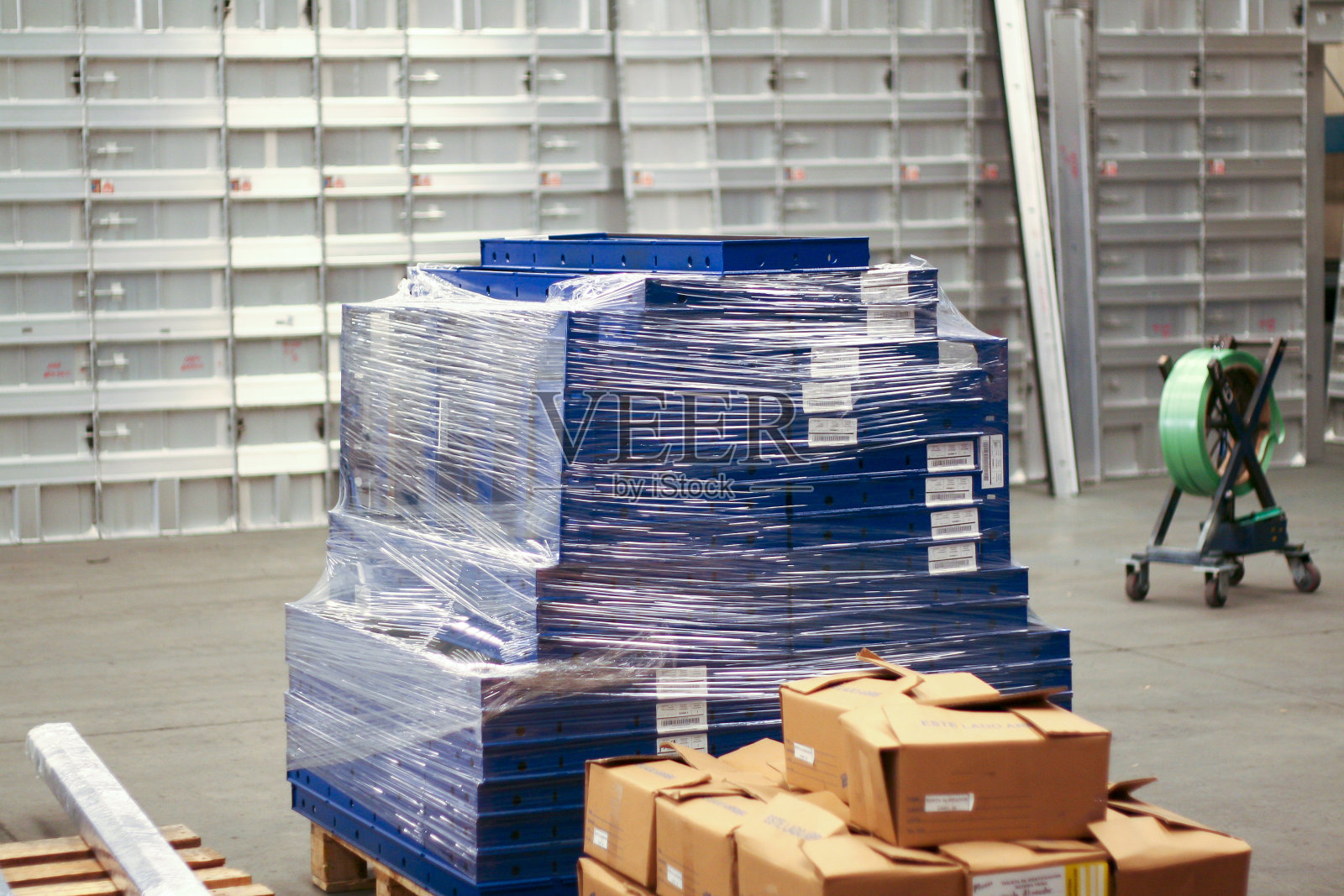 蓝色金属件准备运输照片摄影图片