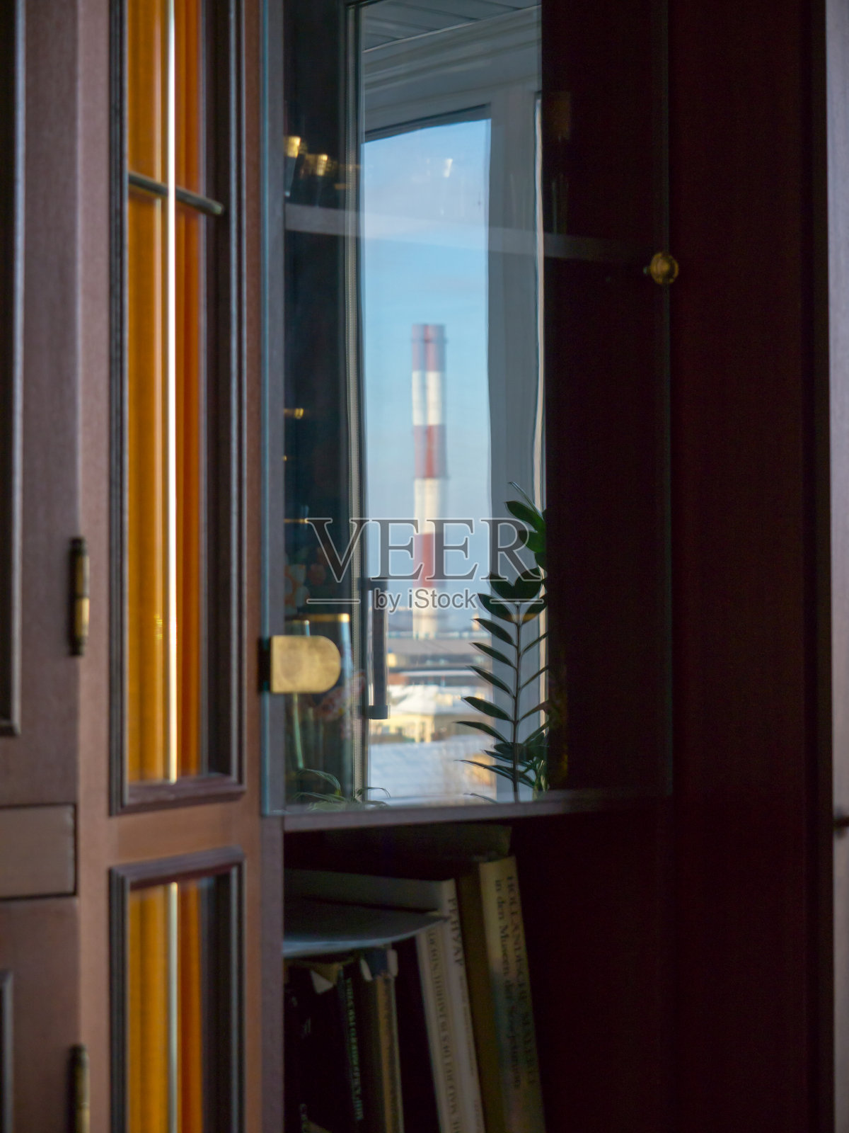 工厂的烟囱。照片摄影图片