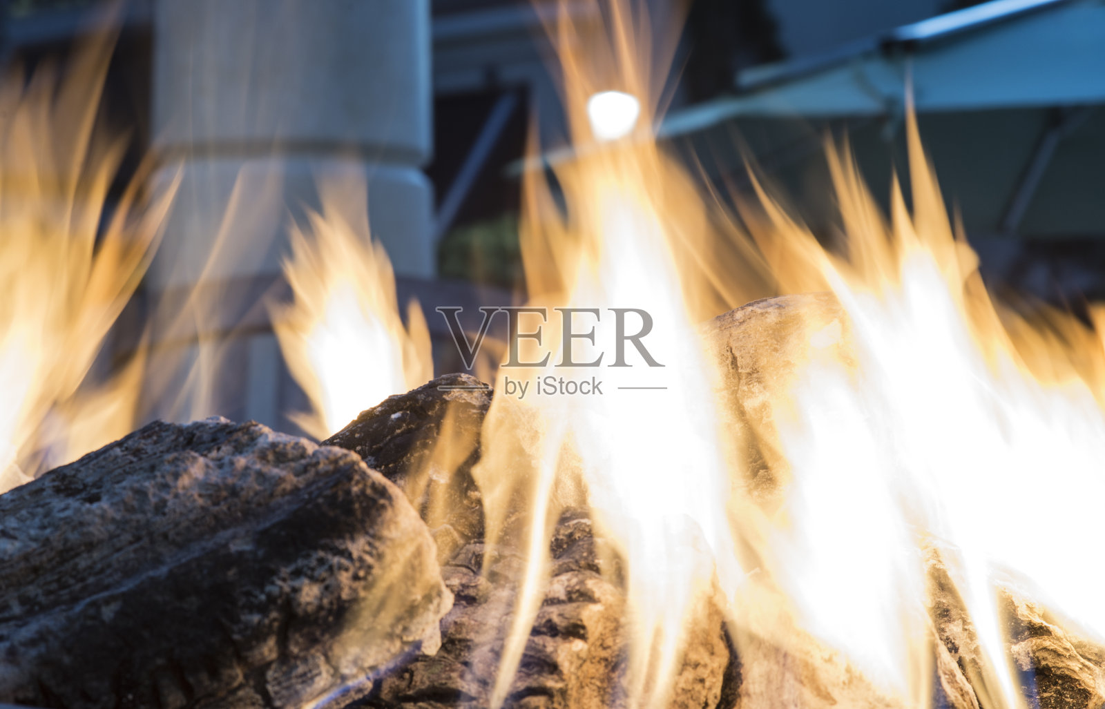 壁炉上的热火照片摄影图片