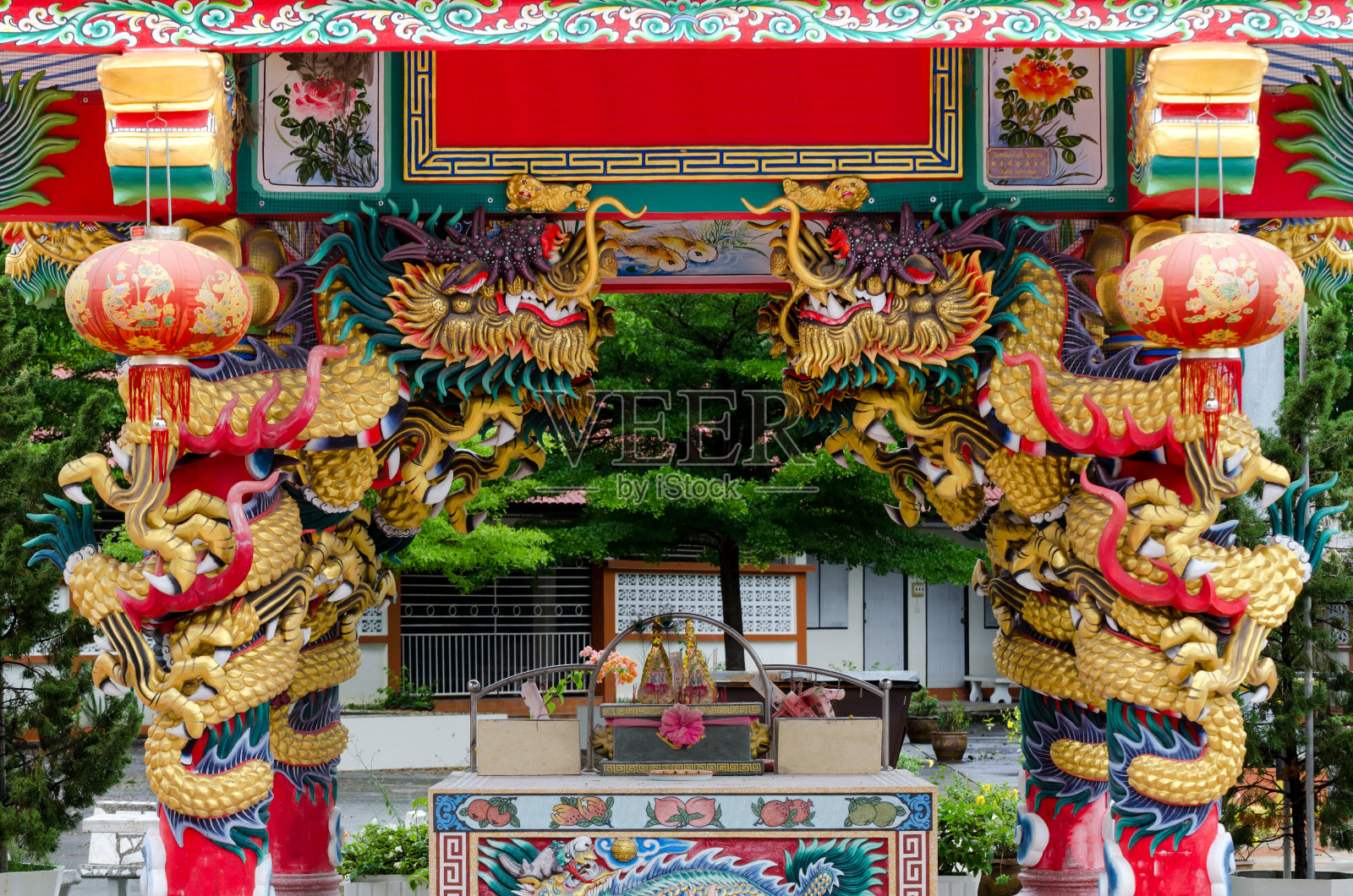 中国龙，泰国的中国寺庙。照片摄影图片