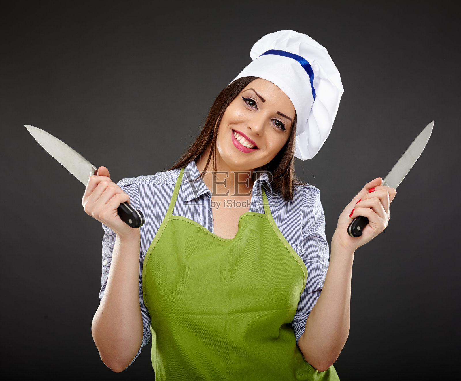 女厨师拿着两把刀照片摄影图片