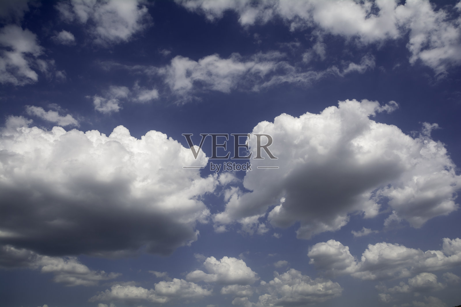 天空中的云照片摄影图片