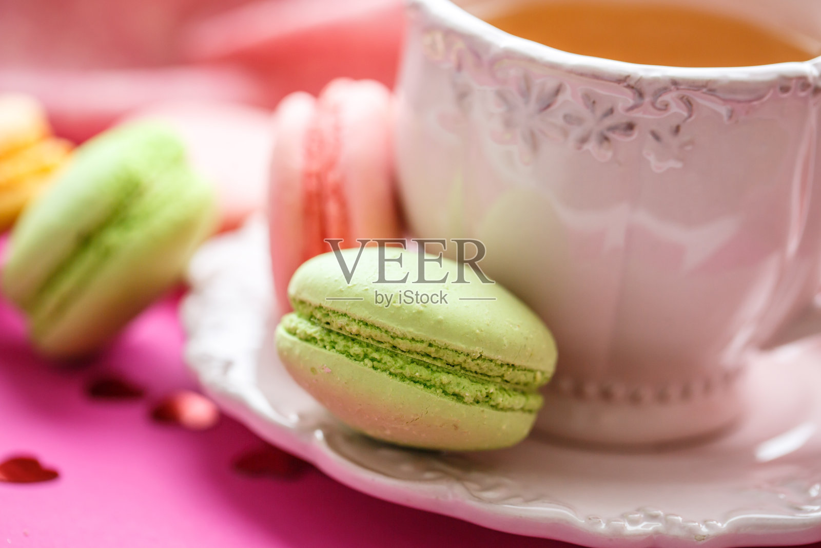 蛋白杏仁饼干和茶照片摄影图片