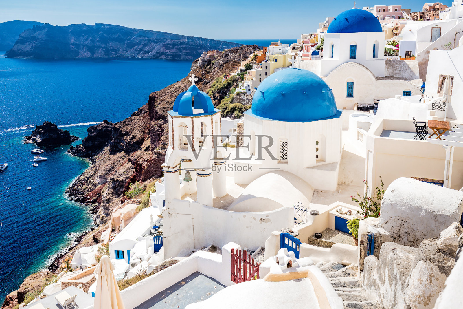 传统的蓝白色的房子照片摄影图片