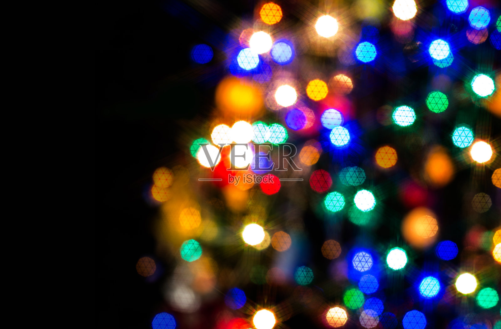 美丽的色彩模糊了圣诞和新年的夜晚灯光照片摄影图片