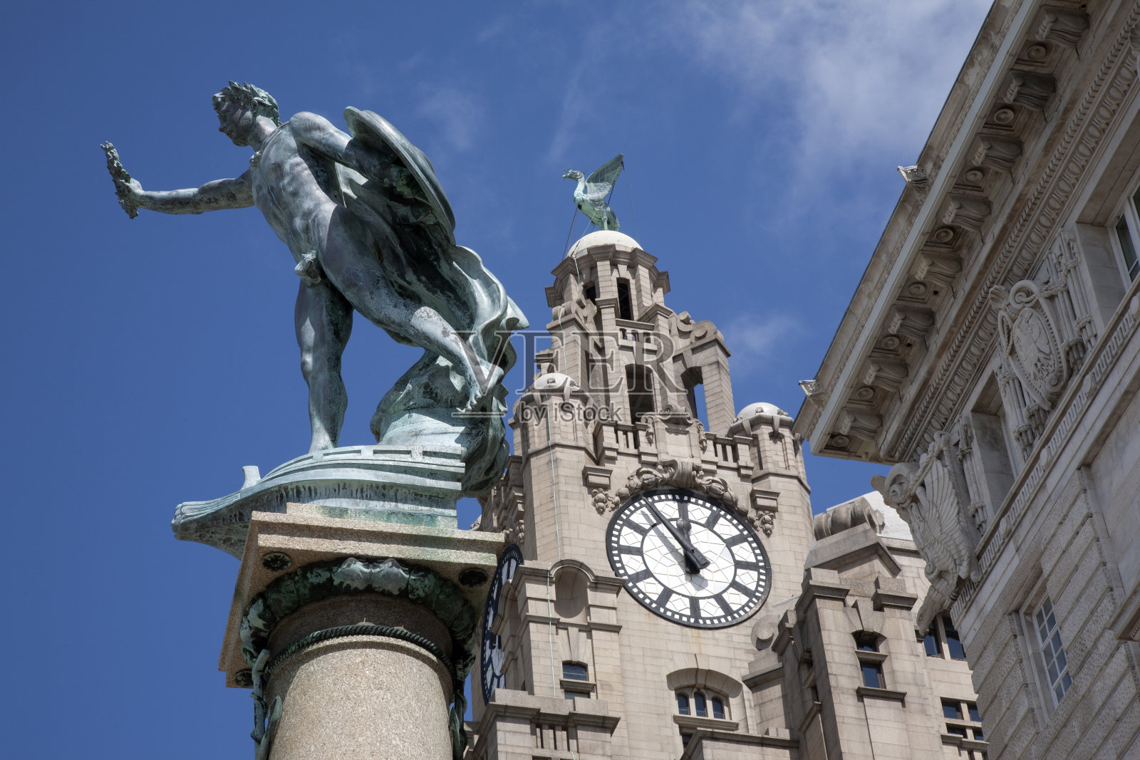皇家肝脏建筑和战争纪念馆;墩头;利物浦照片摄影图片