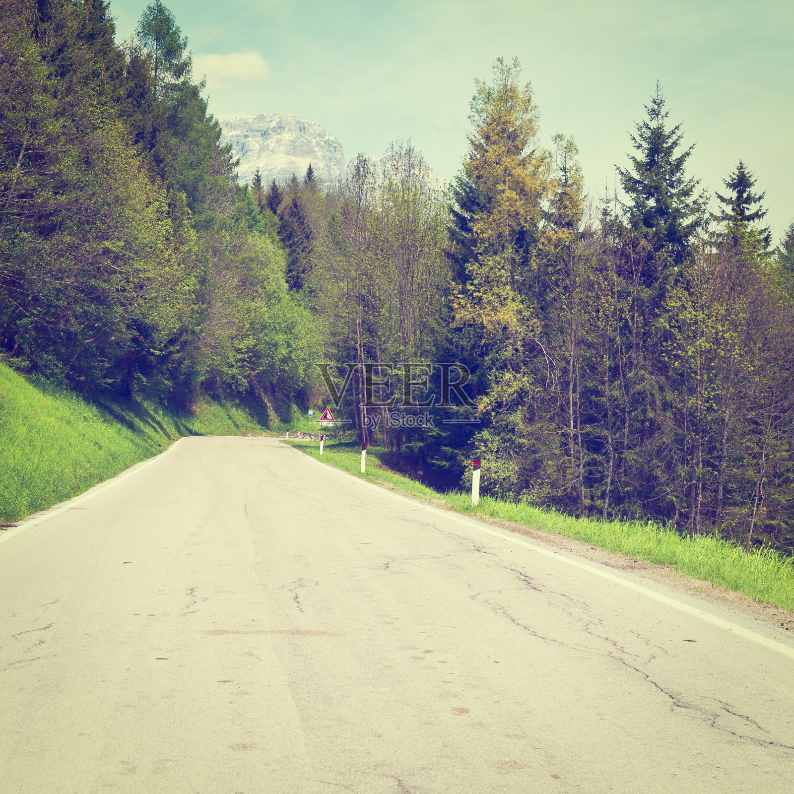 在阿尔卑斯山脉照片摄影图片