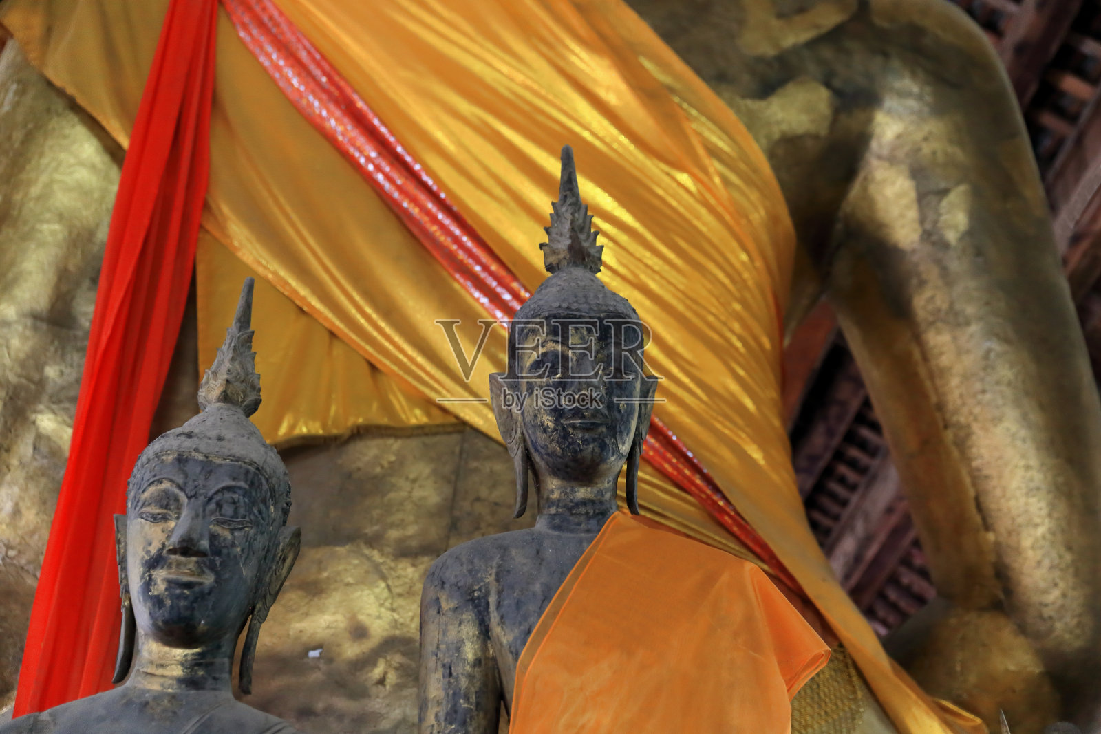 寺庙里的佛像照片摄影图片