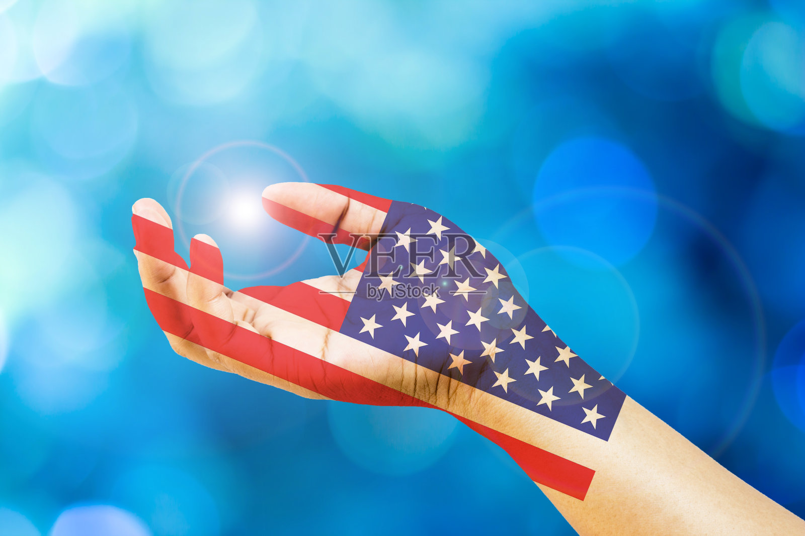 手中握着美国国旗照片摄影图片