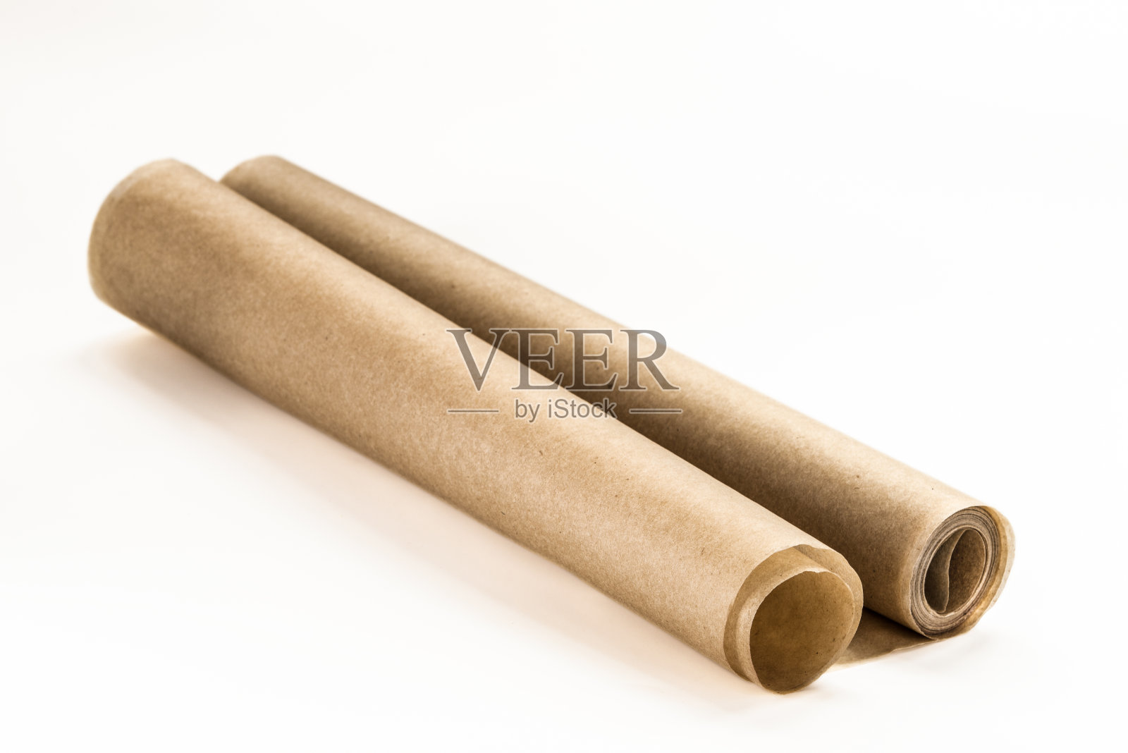 白色背景上的烘焙纸照片摄影图片