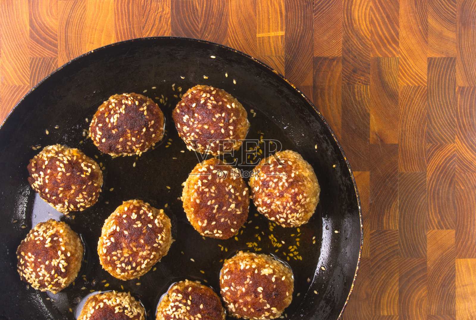 炸肉肉丸照片摄影图片