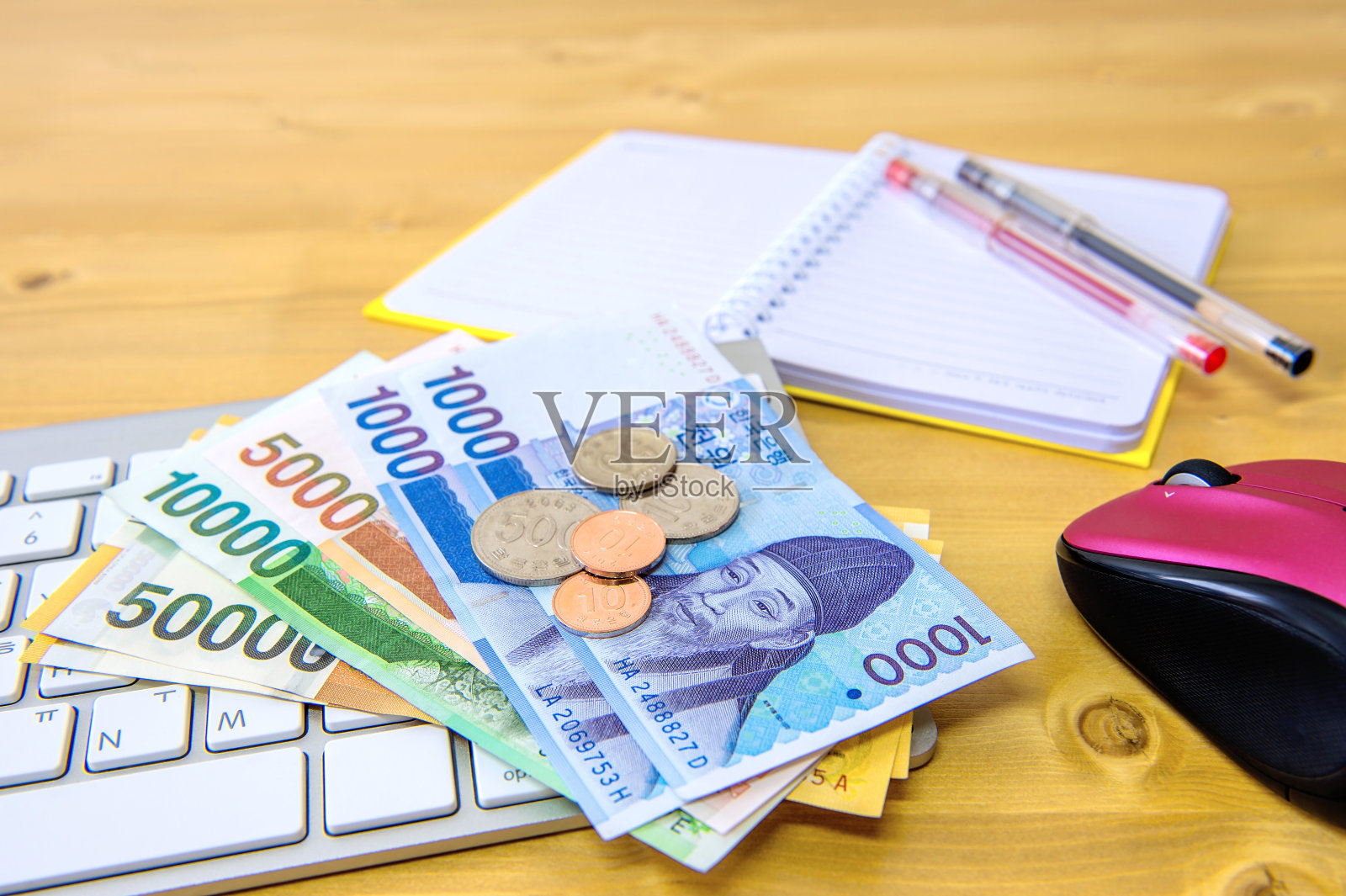 韩圆货币和金融业务。经营理念。照片摄影图片