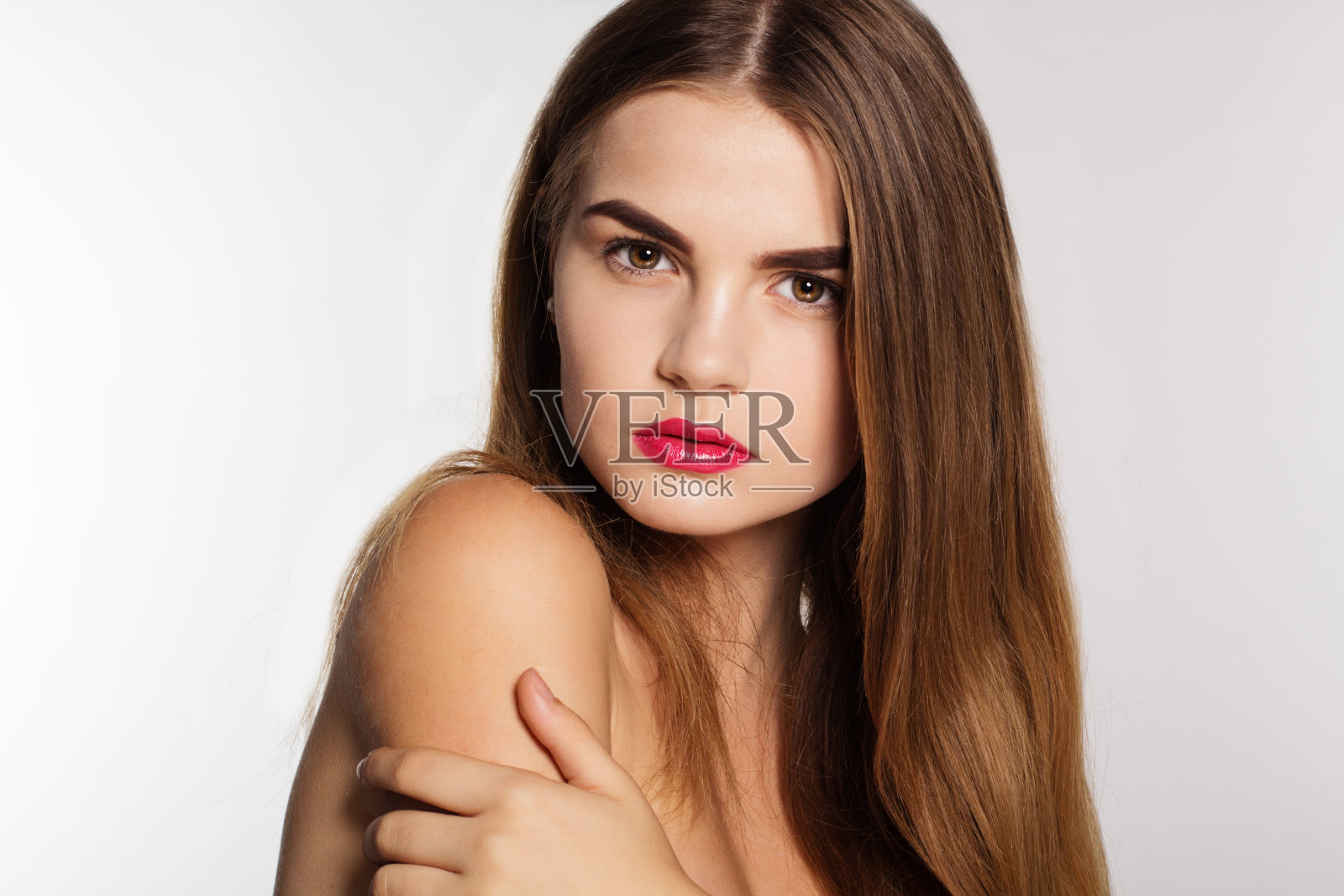 拥有完美皮肤和直发的女孩脸庞照片摄影图片