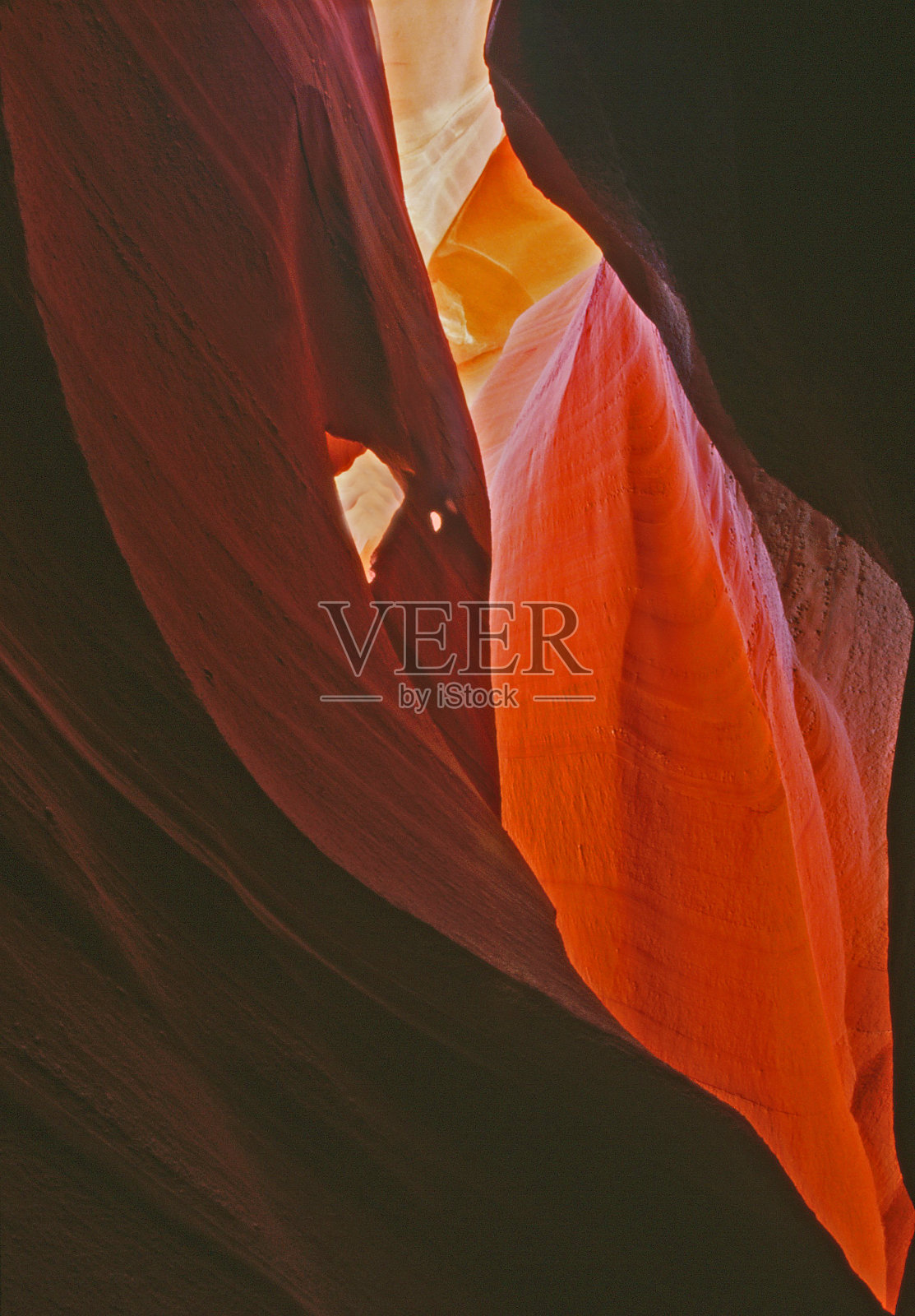 较低的羚羊峡谷内的狭缝峡谷照片摄影图片