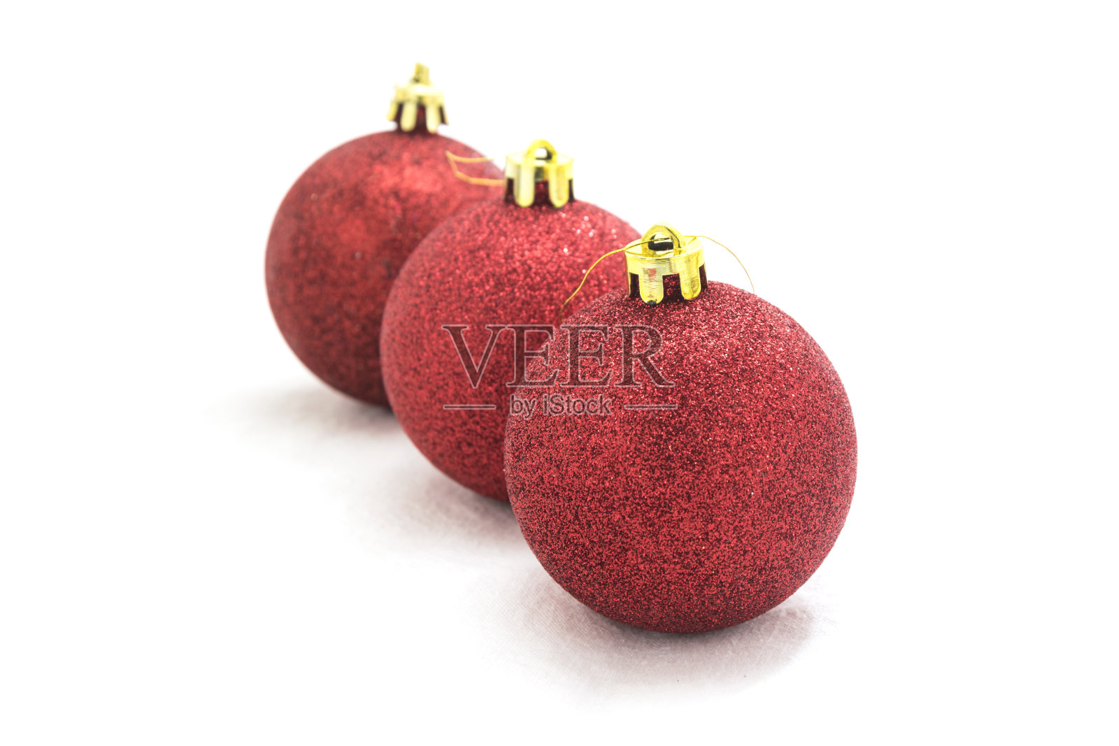 圣诞树装饰:白色背景上孤立的小装饰品照片摄影图片