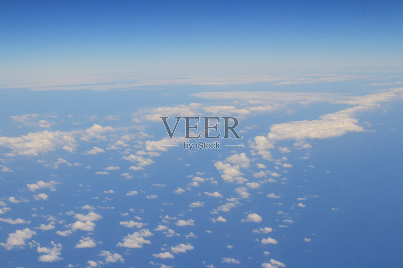 蓝天和云顶鸟瞰图从照片摄影图片