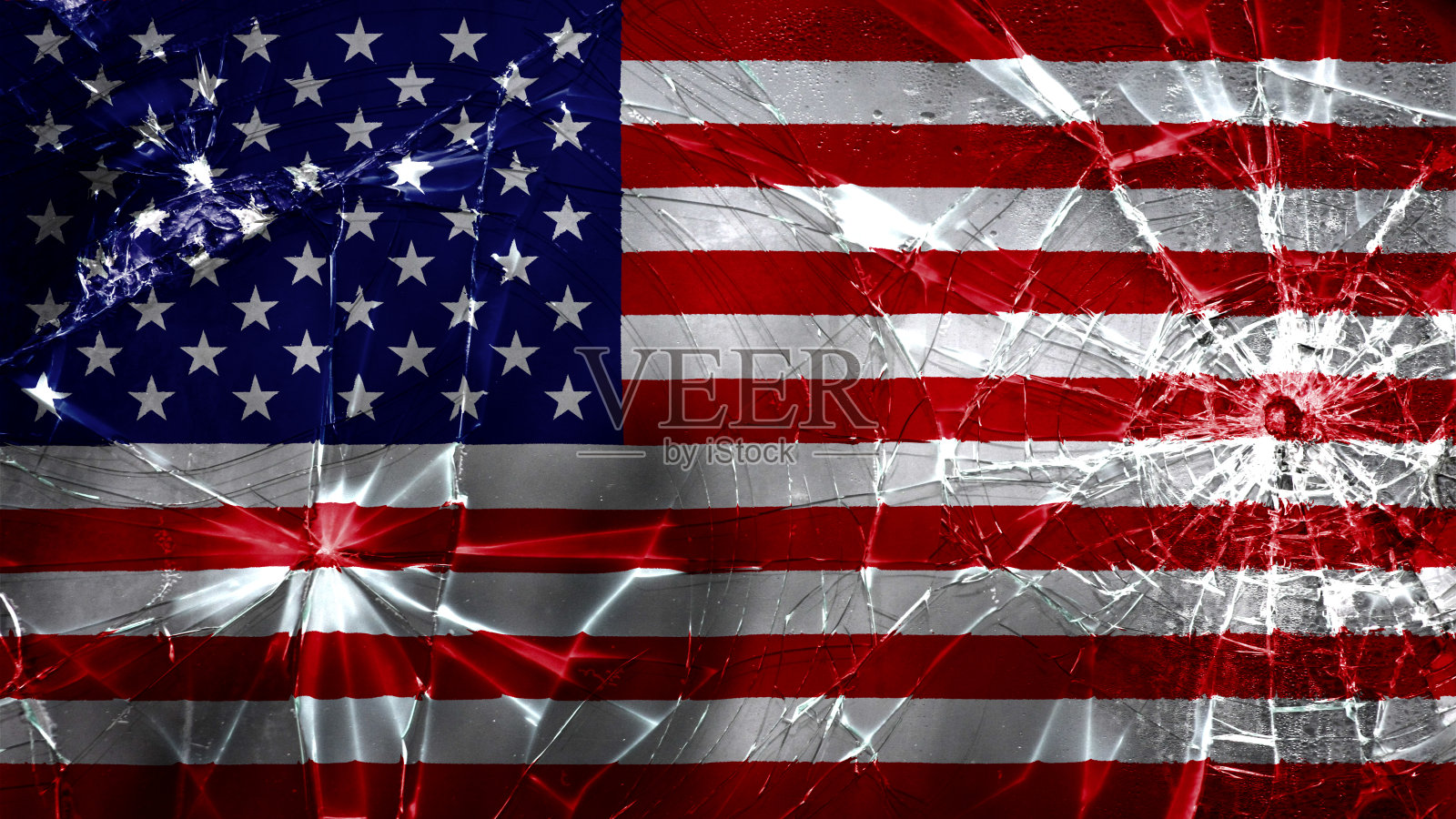 碎玻璃上画着美国国旗照片摄影图片