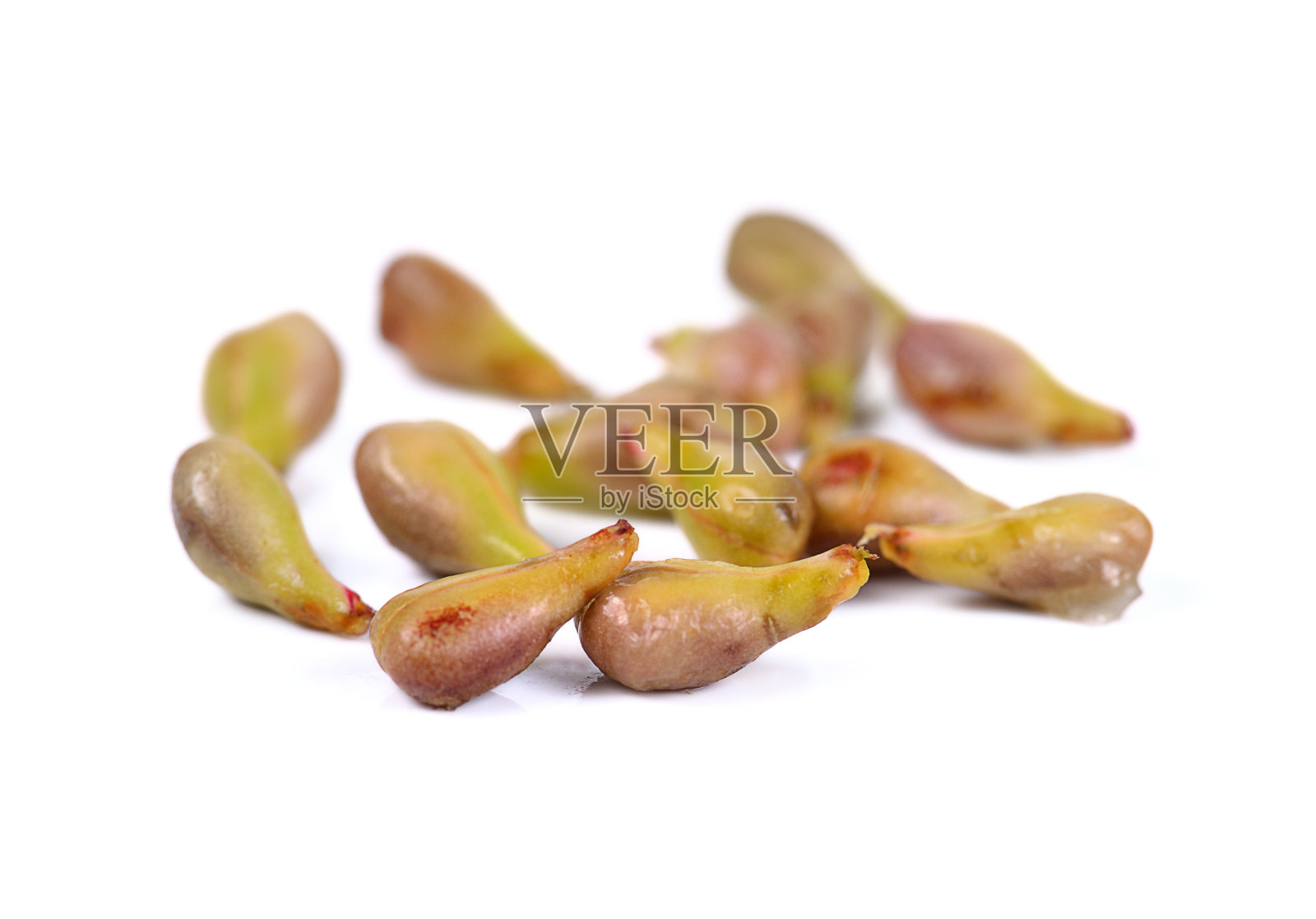 白色背景上的葡萄种子照片摄影图片