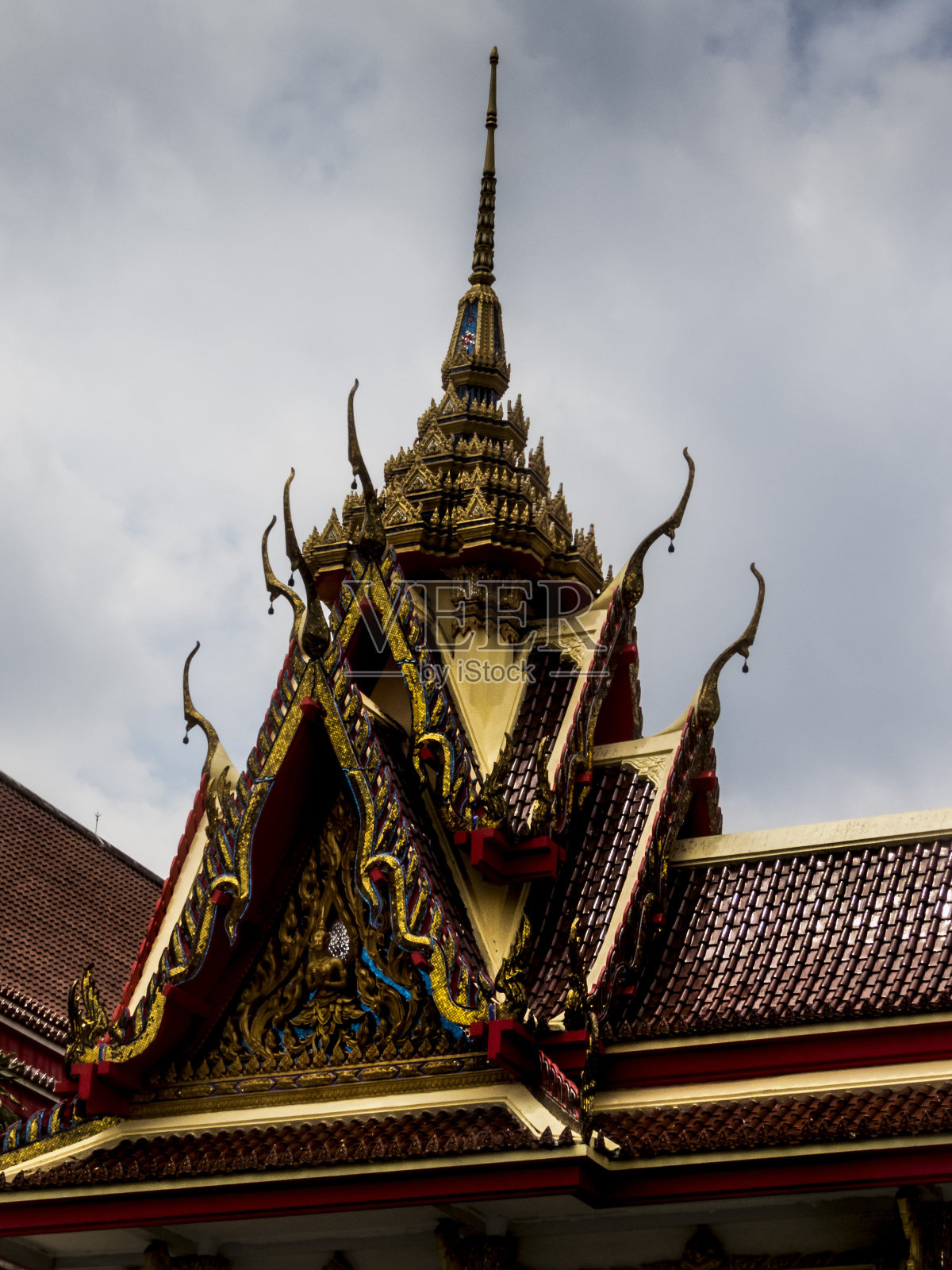 曼谷，Wat Soi Thong寺庙屋顶的细节照片摄影图片