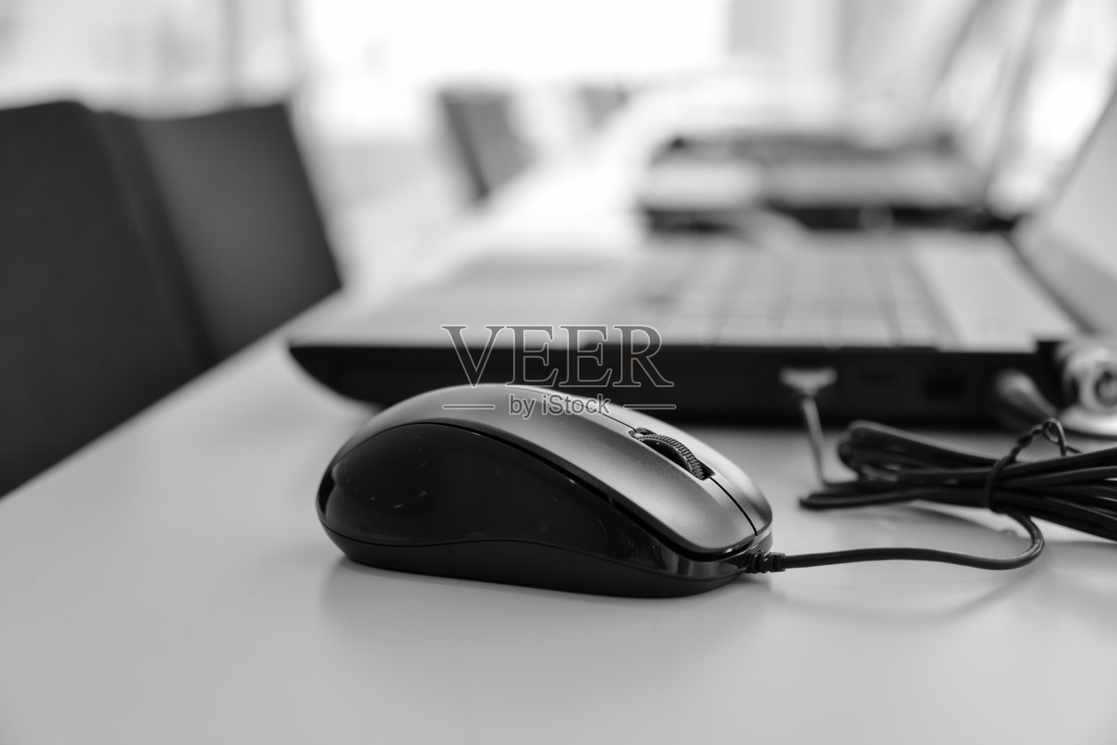 鼠标和笔记本电脑照片摄影图片