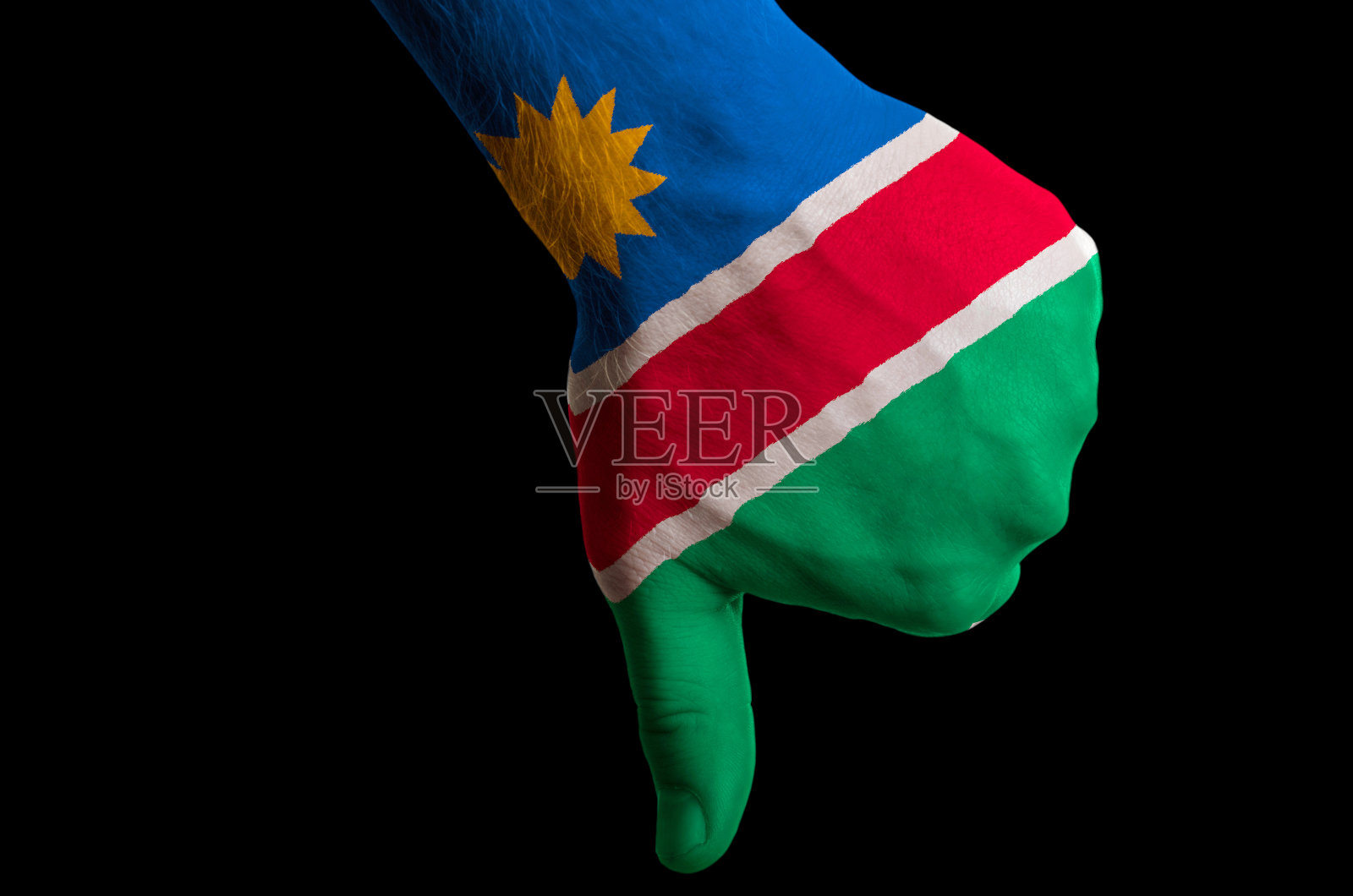 纳米比亚国旗上拇指向下的手势表示失败照片摄影图片