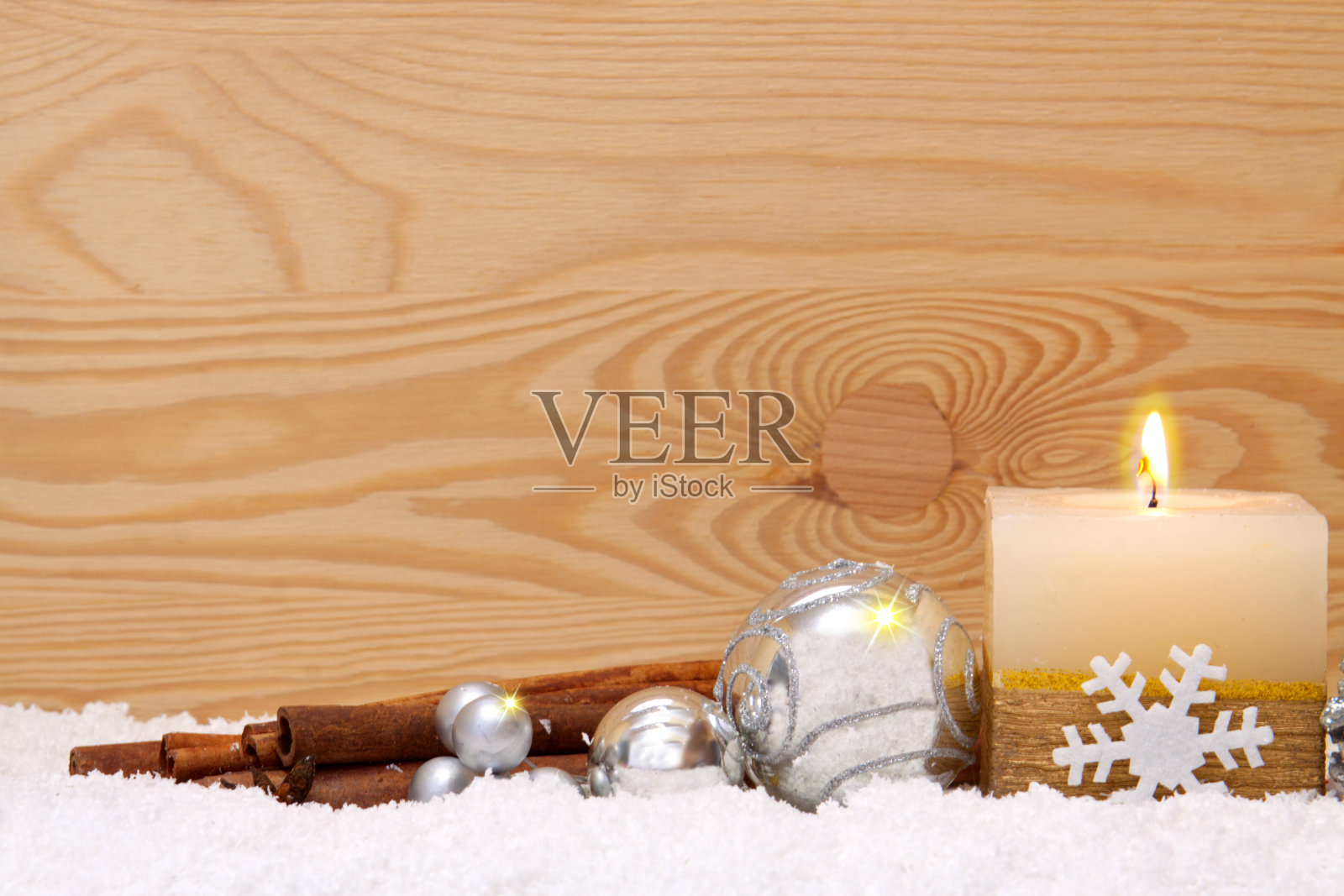 出现蜡烛。照片摄影图片