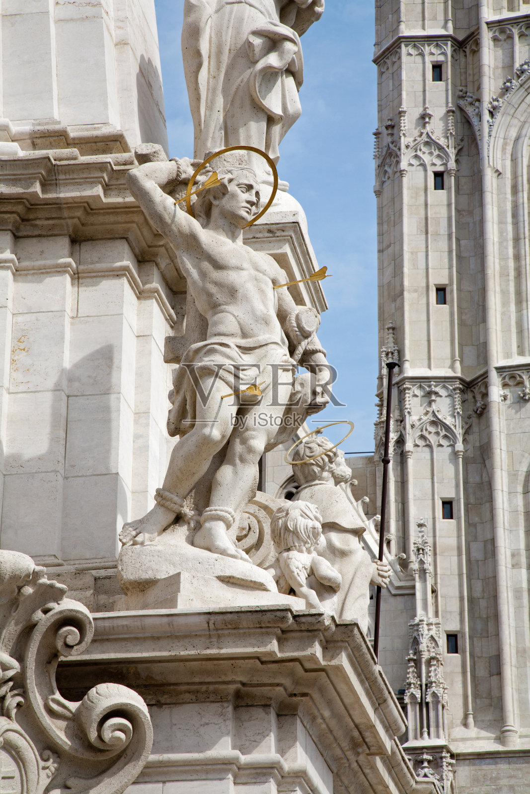 布达佩斯-圣塞巴斯蒂安从巴洛克三位一体柱照片摄影图片