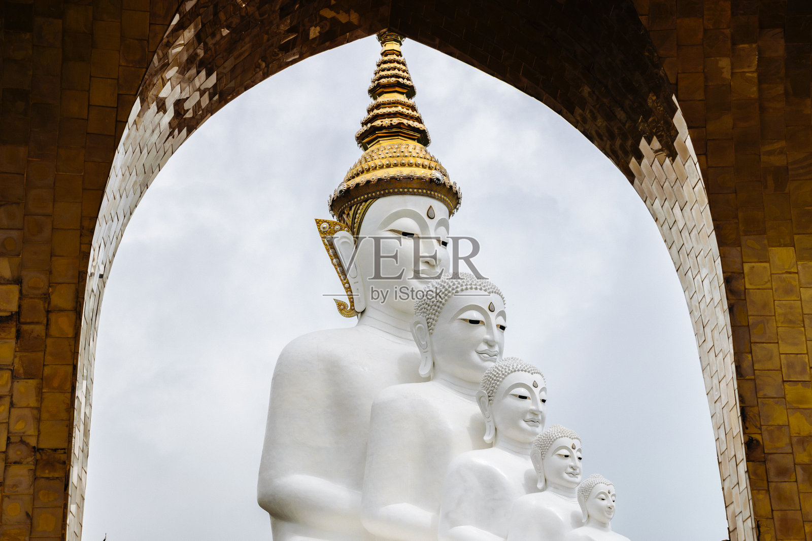 白色佛像与拱架照片摄影图片