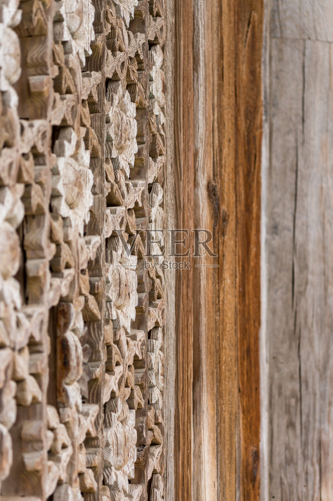 韩国寺庙上的木制装饰照片摄影图片